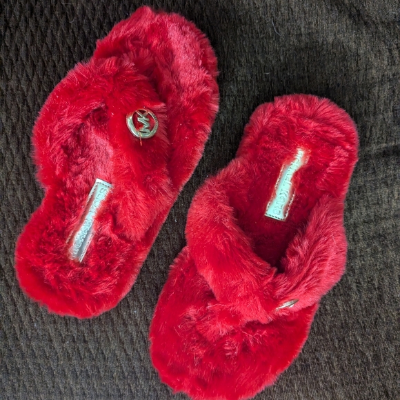 Micheal Kors red fluffy slippers - Picture 1 of 3